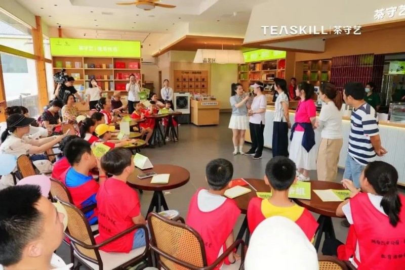 集團茶守藝聯動湖南烈士公園與湖南博物院帶領小小茶博士們探秘一片葉子的故事