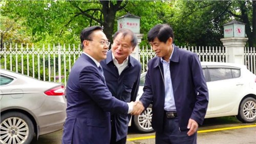 湖南師范大學(xué)校長劉仲華院士、副校長唐賢清一行蒞臨集團(tuán)益陽茶廠調(diào)研指導(dǎo)